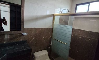 Casa en Alquiler en Samborondon, 5 Habitaciones, 5 Baños, Patio, Piscina,  Seguridad,  Parqueo, Primeros Kilómetros Samborondon.