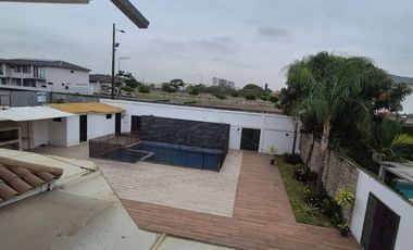 Casa en Alquiler en Samborondon, 5 Habitaciones, 5 Baños, Patio, Piscina,  Seguridad,  Parqueo, Primeros Kilómetros Samborondon.