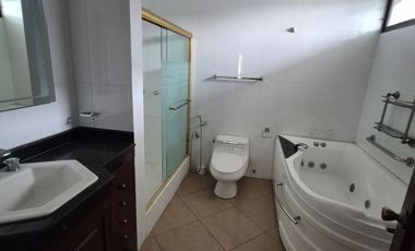 Casa en Alquiler en Samborondon, 5 Habitaciones, 5 Baños, Patio, Piscina,  Seguridad,  Parqueo, Primeros Kilómetros Samborondon.