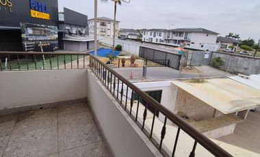 Casa en Alquiler en Samborondon, 5 Habitaciones, 5 Baños, Patio, Piscina,  Seguridad,  Parqueo, Primeros Kilómetros Samborondon.