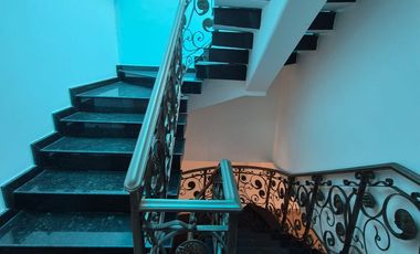 Casa en Alquiler en Samborondon, 5 Habitaciones, 5 Baños, Patio, Piscina,  Seguridad,  Parqueo, Primeros Kilómetros Samborondon.