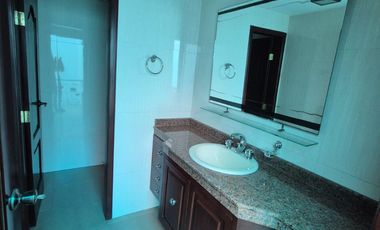 Casa en Alquiler en Samborondon, 5 Habitaciones, 5 Baños, Patio, Piscina,  Seguridad,  Parqueo, Primeros Kilómetros Samborondon.