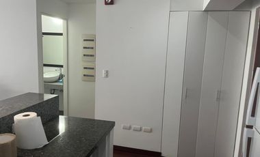 ALQUILO BONITO DPTO AMOBLADO EN SAN ISIDRO VISTA A LA AVENIDA Y BALCON