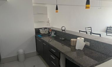 ALQUILO BONITO DPTO AMOBLADO EN SAN ISIDRO VISTA A LA AVENIDA Y BALCON