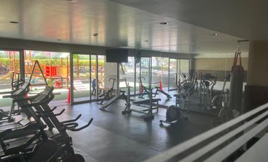 ALQUILO BONITO DPTO AMOBLADO EN SAN ISIDRO VISTA A LA AVENIDA Y BALCON