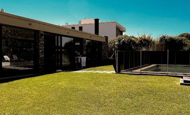 Casa 5 ambientes con piscina climatizada. Arenas del Sur. Mar del Plata