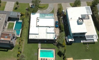Casa 5 ambientes con piscina climatizada. Arenas del Sur. Mar del Plata
