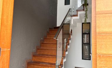 Amplia casa moderna cerca del Monay Shopping con 4 habitaciones y área BBQ