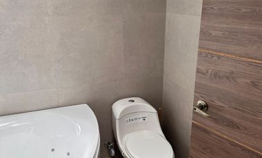 Amplia casa moderna cerca del Monay Shopping con 4 habitaciones y área BBQ