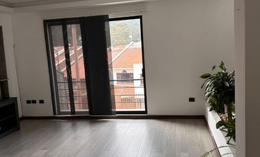 Amplia casa moderna cerca del Monay Shopping con 4 habitaciones y área BBQ