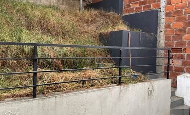 Amplia casa moderna cerca del Monay Shopping con 4 habitaciones y área BBQ