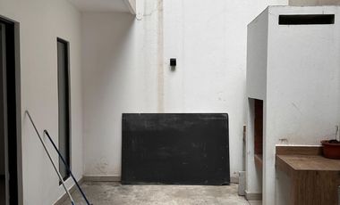 Amplia casa moderna cerca del Monay Shopping con 4 habitaciones y área BBQ