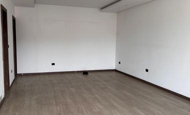 Amplia casa moderna cerca del Monay Shopping con 4 habitaciones y área BBQ