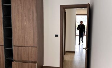 Amplia casa moderna cerca del Monay Shopping con 4 habitaciones y área BBQ