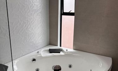 Amplia casa moderna cerca del Monay Shopping con 4 habitaciones y área BBQ