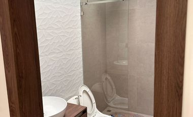 Amplia casa moderna cerca del Monay Shopping con 4 habitaciones y área BBQ