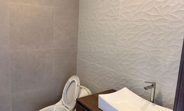 Amplia casa moderna cerca del Monay Shopping con 4 habitaciones y área BBQ