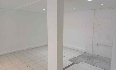 Se Renta local sobre periférico en San Lucas Tepetlacalco, Tlalnepantla de Baz