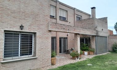 Venta de propiedad, permuta por casa quinta o terreno, se vende y acepta menor y/o vehiculo en forma de pago area cercana a Jockey, Universidad