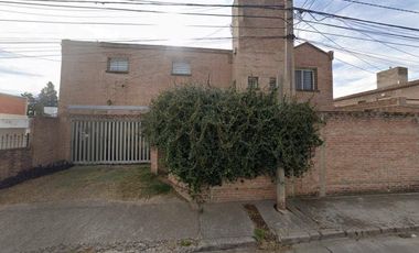 Venta de propiedad, permuta por casa quinta o terreno, se vende y acepta menor y/o vehiculo en forma de pago area cercana a Jockey, Universidad