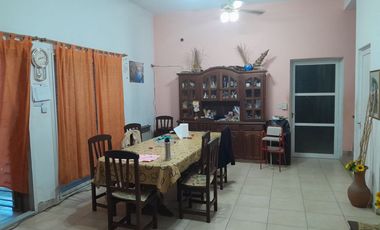 Venta de propiedad, permuta por casa quinta o terreno, se vende y acepta menor y/o vehiculo en forma de pago area cercana a Jockey, Universidad