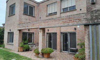 Venta de propiedad, permuta por casa quinta o terreno, se vende y acepta menor y/o vehiculo en forma de pago area cercana a Jockey, Universidad