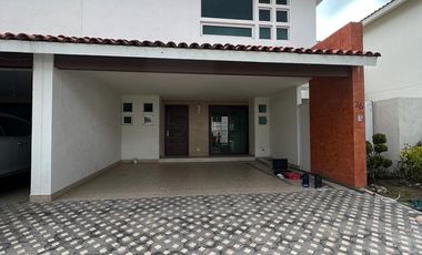 CASA EN RENTA UBICADA EN LA VISTA COUNTRY CLUB CLUSTER VISTA FLORIDA