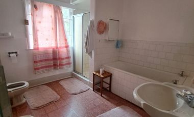 Gran y hermosa casa en esquina 6D, 4B, 6E   estilo inglés en barrio residencial de  Miraflores , Viña del Mar