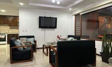 Hermosa casa amoblada con parqueadero y área verde en Baños 🏡