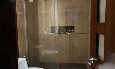 Hermosa casa amoblada con parqueadero y área verde en Baños 🏡