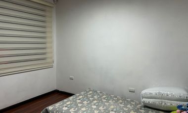 Hermosa casa amoblada con parqueadero y área verde en Baños 🏡