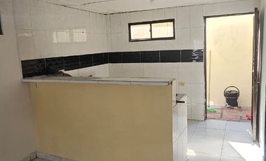 VENDO CONFORTABLE CASA EN BARRIO BUENOS AIRES CON CERRAMIENTO TOTAL Y PATIO