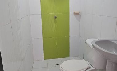 VENDO CONFORTABLE CASA EN BARRIO BUENOS AIRES CON CERRAMIENTO TOTAL Y PATIO