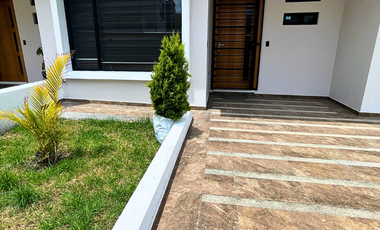 En Venta Casa En Ricaurte, Dentro de Condominio, Cuenca