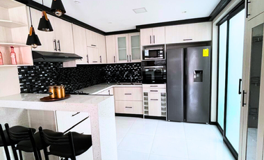 En Venta Casa En Ricaurte, Dentro de Condominio, Cuenca