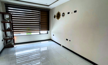 En Venta Casa En Ricaurte, Dentro de Condominio, Cuenca