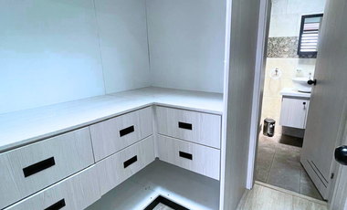 En Venta Casa En Ricaurte, Dentro de Condominio, Cuenca