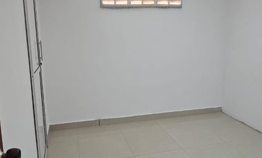 VENDO CASA ´PLANA  EN BARRIO ABAJO CON AREA DE 107 MTS Y 3 ALCOBAS
