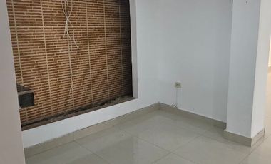 VENDO CASA ´PLANA  EN BARRIO ABAJO CON AREA DE 107 MTS Y 3 ALCOBAS