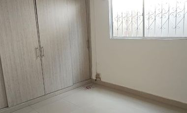 VENDO CASA ´PLANA  EN BARRIO ABAJO CON AREA DE 107 MTS Y 3 ALCOBAS