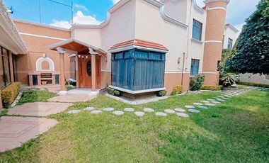 Casa en Venta con Amplio Jardín y Cochera, en Fracc. Tulipanes