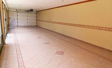 Casa en Venta con Amplio Jardín y Cochera, en Fracc. Tulipanes