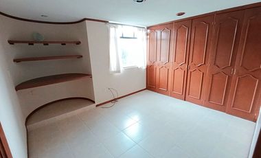 Casa en Venta con Amplio Jardín y Cochera, en Fracc. Tulipanes