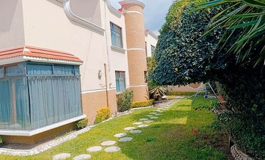 Casa en Venta con Amplio Jardín y Cochera, en Fracc. Tulipanes