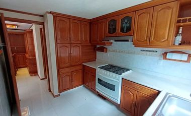 Casa en Venta con Amplio Jardín y Cochera, en Fracc. Tulipanes