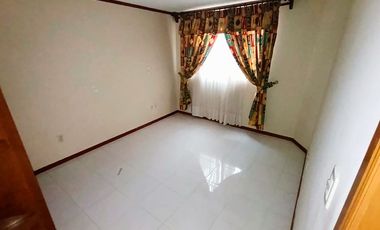 Casa en Venta con Amplio Jardín y Cochera, en Fracc. Tulipanes