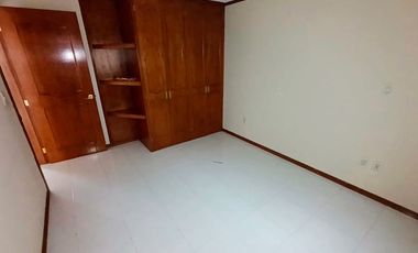 Casa en Venta con Amplio Jardín y Cochera, en Fracc. Tulipanes