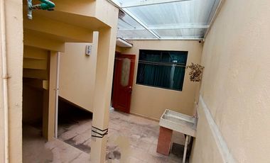 Casa en Venta con Amplio Jardín y Cochera, en Fracc. Tulipanes