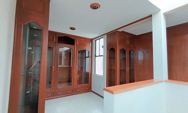 Casa en Venta con Amplio Jardín y Cochera, en Fracc. Tulipanes