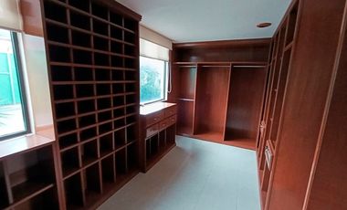 Casa en Venta con Amplio Jardín y Cochera, en Fracc. Tulipanes